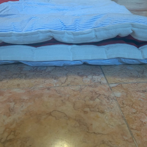 Tommy Hilfiger Thick and Cozy Twin comforter. - Picture 5 of 5